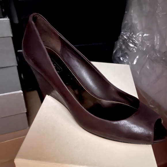 Coach “Kellen” Brown embossed leather peep toe wedge 6M NIB see notes - Picture 1 of 2